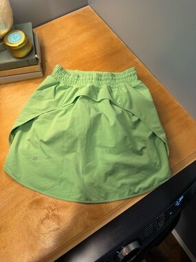 Lululemon Hotty Hot High-Rise Skirt in Scream Green Size 4 w Built in Shorts